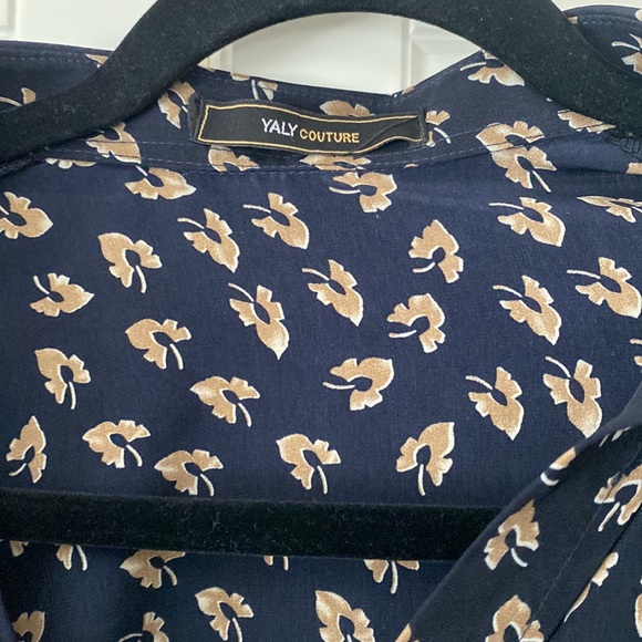Button down shirt in navy with leaf print.   Approx uS 2 in sizing - Picture 2 of 4